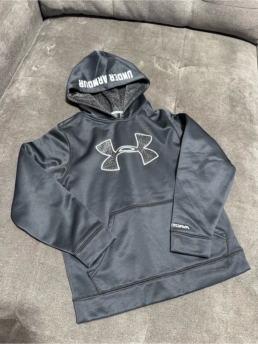 Under Armour ColdGear Storm Boys Hoodie – Gray – Youth S (YSM), Like New